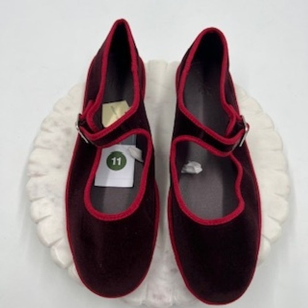 Halston for Target Burgundy Velvet Mary Jane Flats Red Trim Memory Foam Size 11